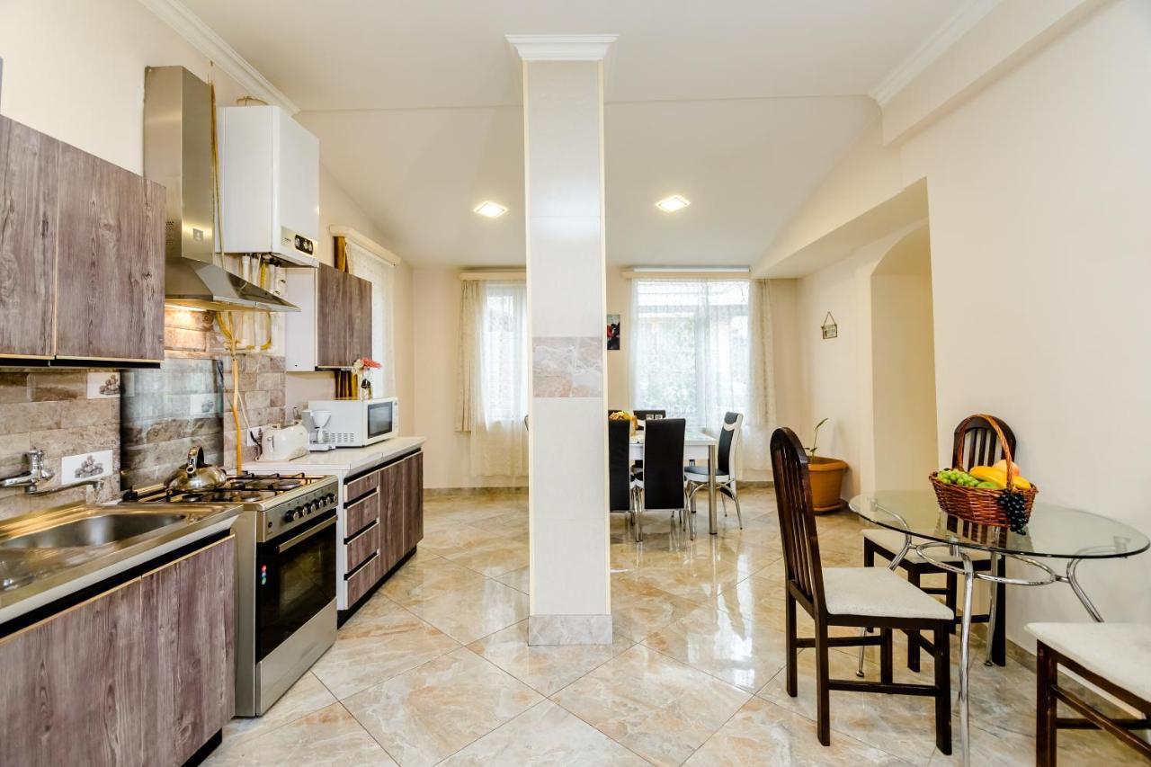 Comfortable House On Marjanishvili Тбілісі Екстер'єр фото